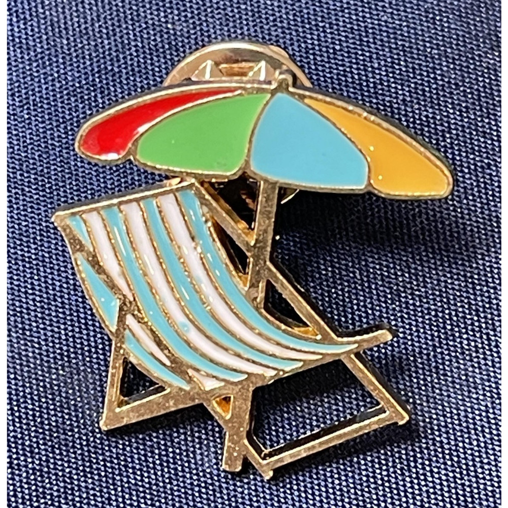 NWOT Beach Chair Umbrella Brooch Lapel Pin Enamel Multicolor Gold Toned Summer